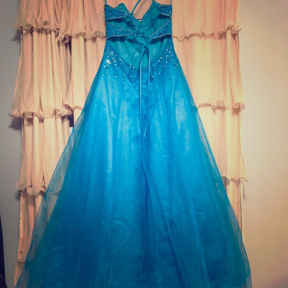 Blue poofy dress